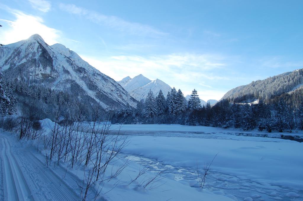 Haus Waldrast Lägenhet Elbigenalp Exteriör bild